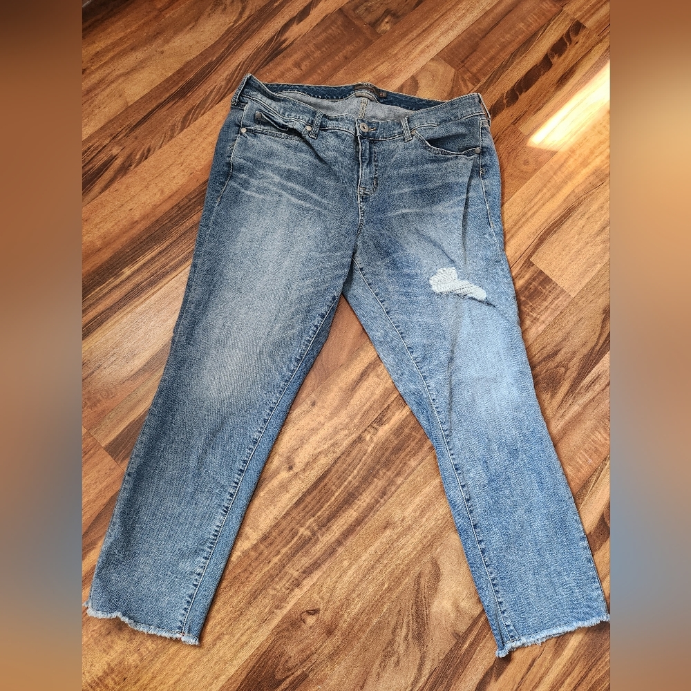 Torrid Crop Boyfriend Jeans size 18